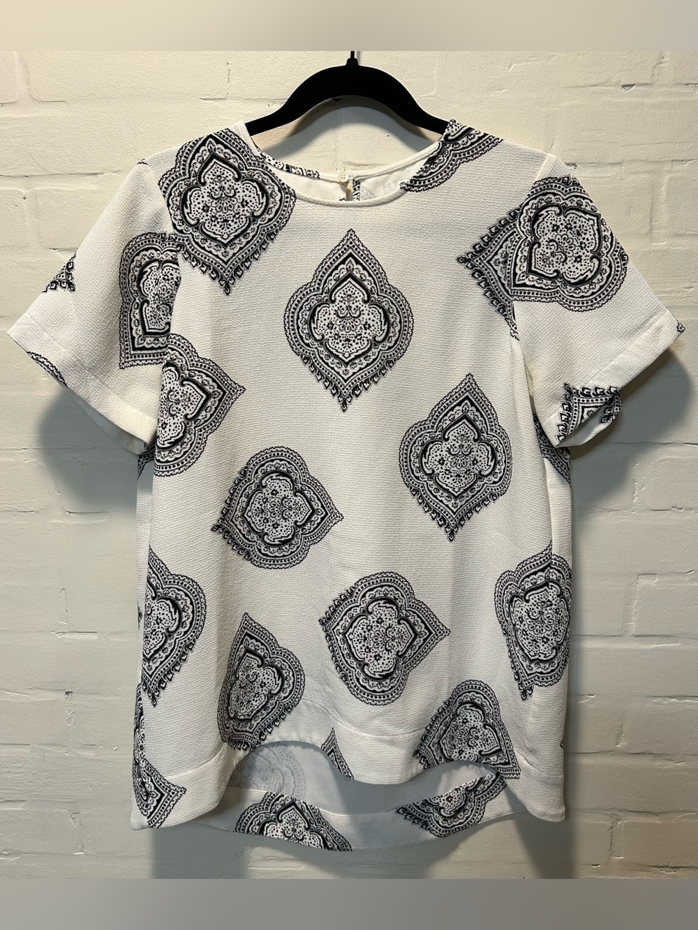 Madewell Medallion Print Hi Lo Top Cream Black Short Sleeve Size M Minimalist